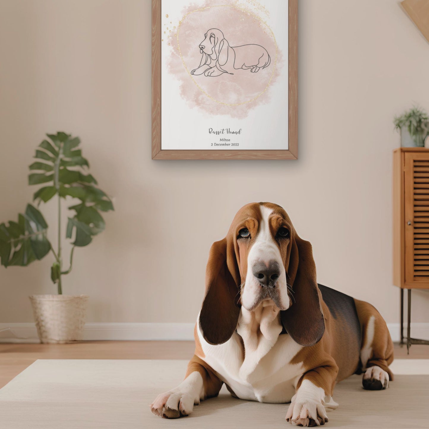 Minimalistisk beige poster med Basset Hound och en charmig Basset Hound-hund bredvid, design från Colorful Pets.