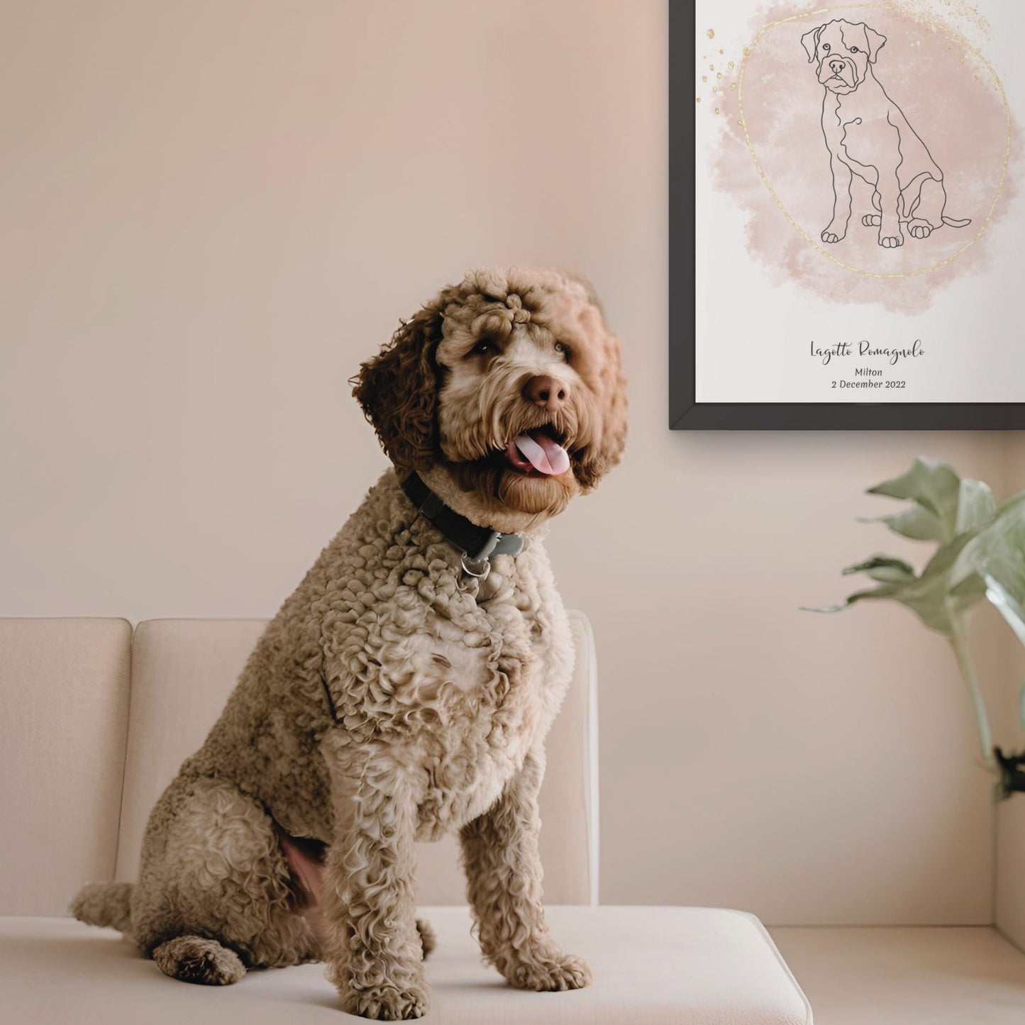 Minimalistisk beige poster med Lagotto Romagnolo och en charmig Lagotto Romagnolo-hund bredvid, design från Colorful Pets.