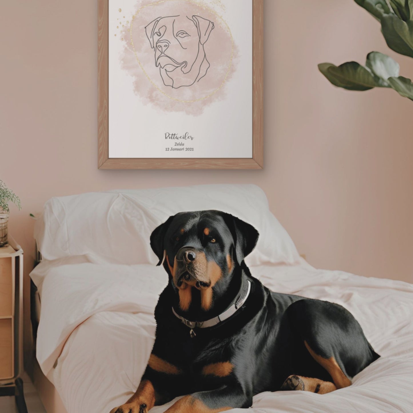 Minimalistisk beige poster med Rottweiler och en söt Rottweiler-hund bredvid, design från Colorful Pets.